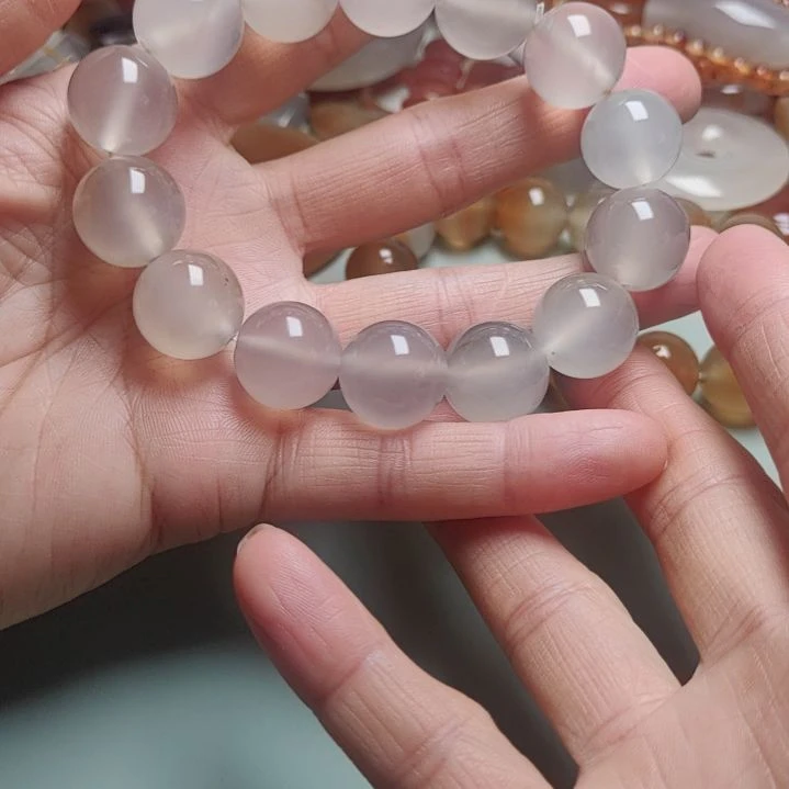 朱***森玛瑙/玉髓未镶嵌颈饰