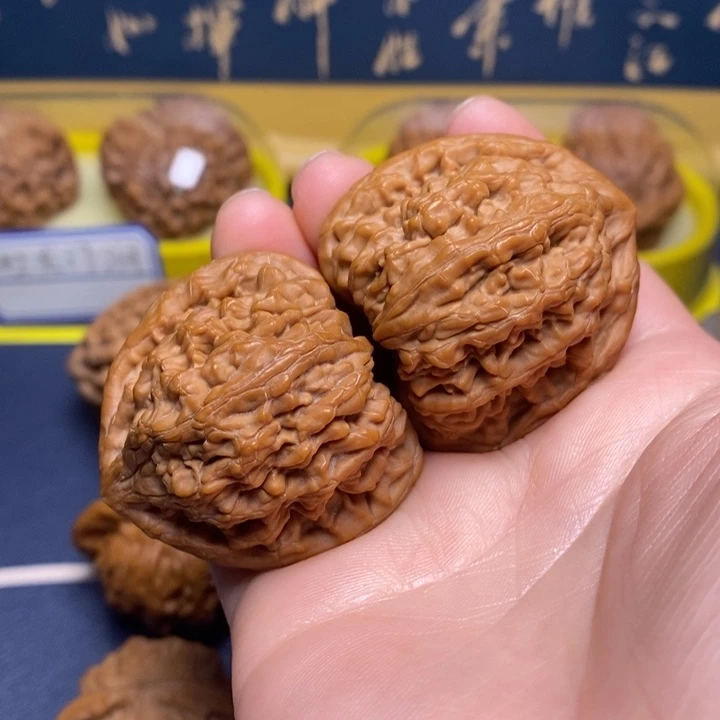 文玩核桃吊坠40虎头王