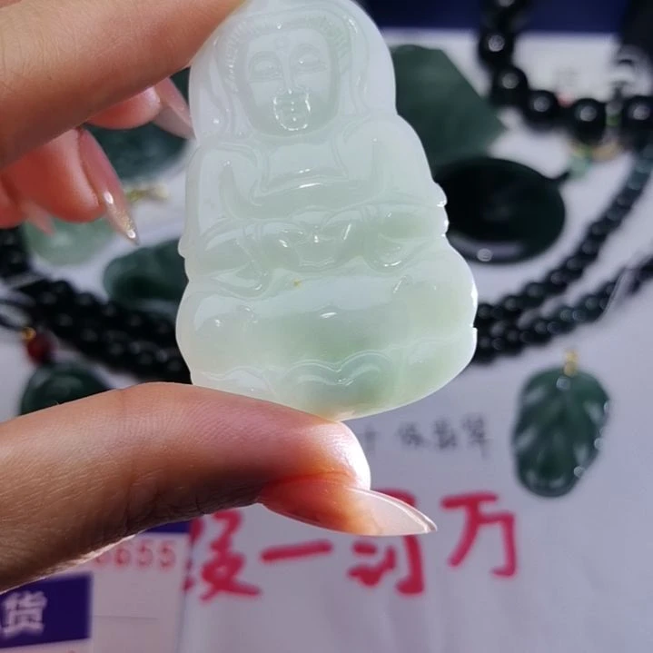 翡翠颈饰未镶嵌天然的A货翡翠多样性发货