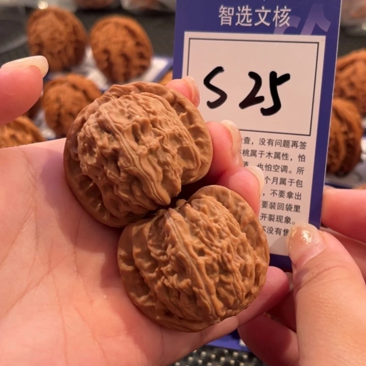 蒋***蒋把件文玩核桃S25号白狮子42