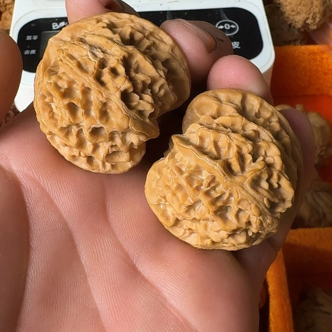 扬***.文玩核桃吊坠苹果园