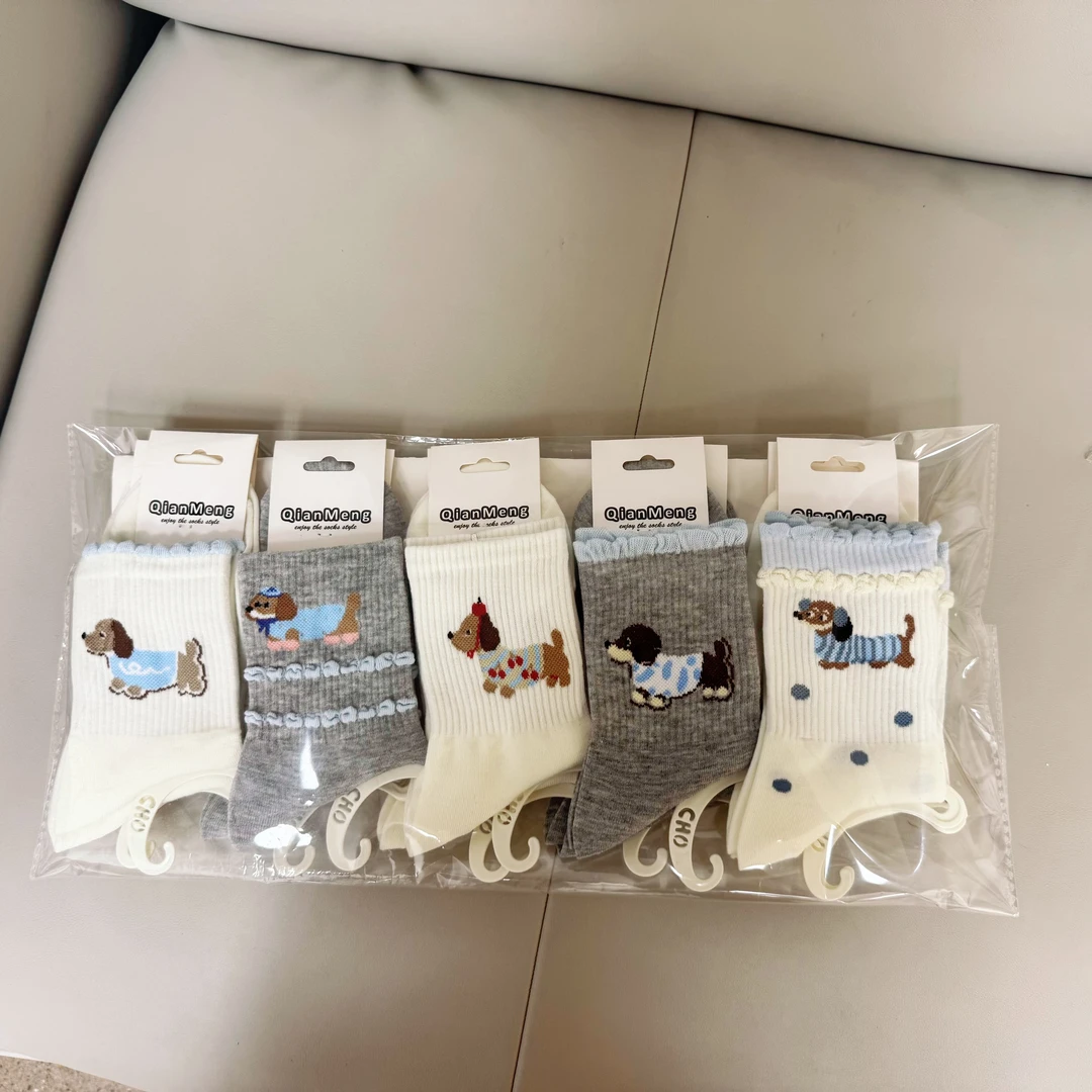 早秋新品袜子女中筒袜可爱百搭腊肠狗学院风秋季女生高筒潮流棉袜