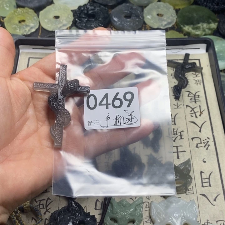 蛇纹石玉颈饰合金菀*