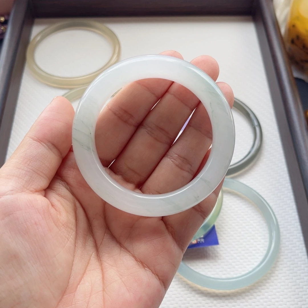 未镶嵌手镯石英质玉