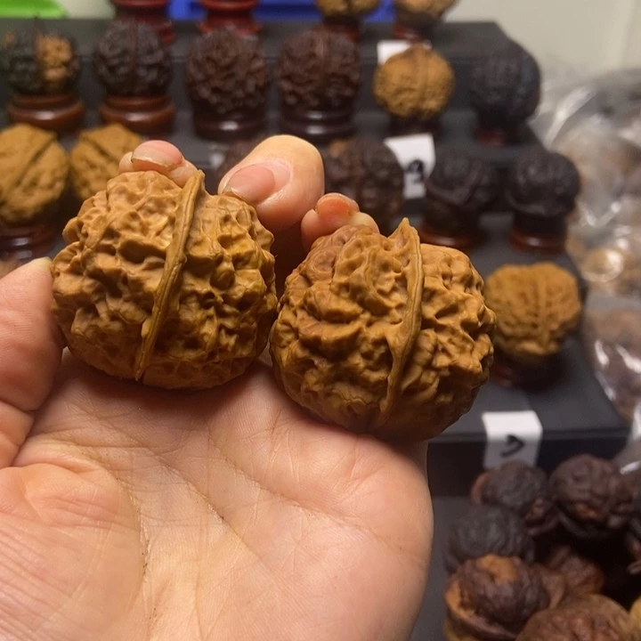 文玩核桃吊坠珍珠纹元宝