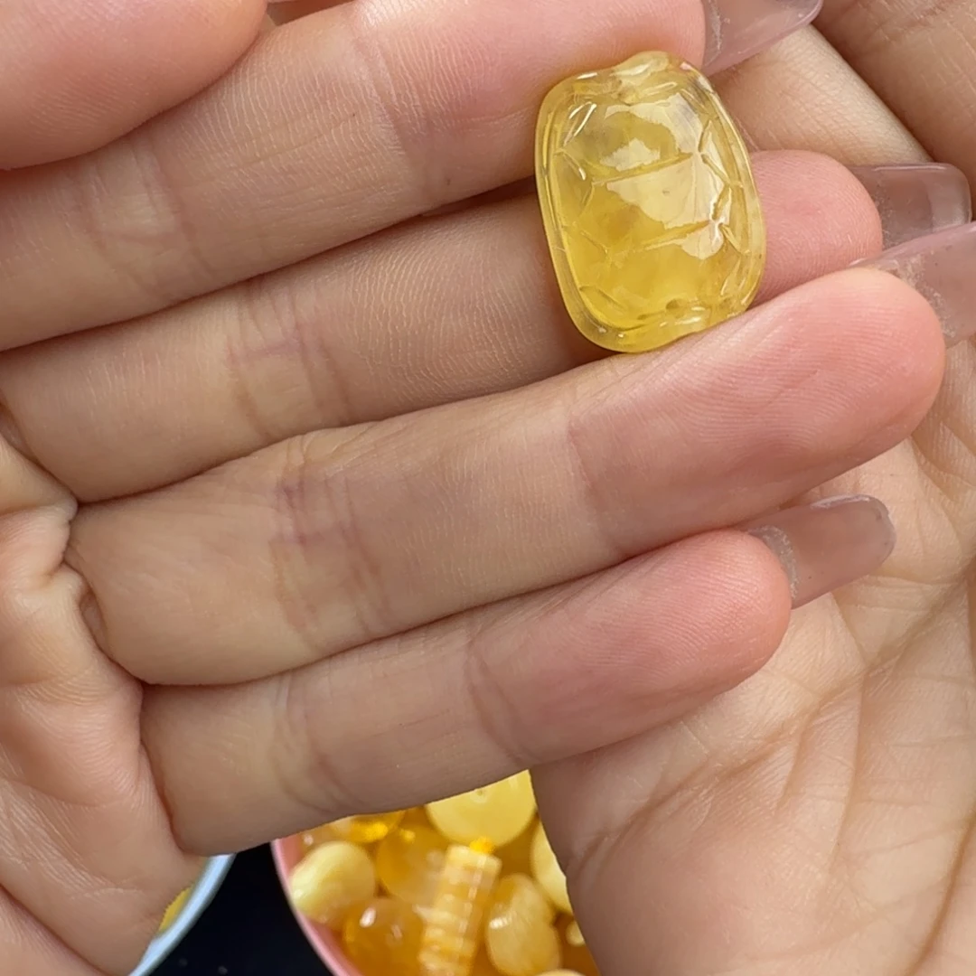 琥珀未镶嵌珠宝奇石