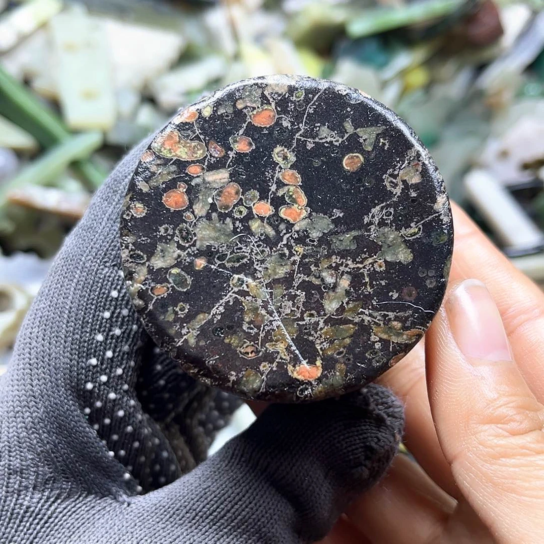 颈饰未镶嵌石英岩玉