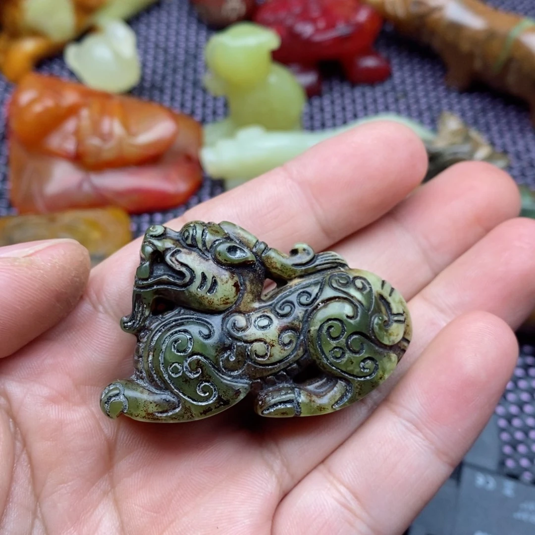 蛇纹石玉颈饰足银镀金镶嵌