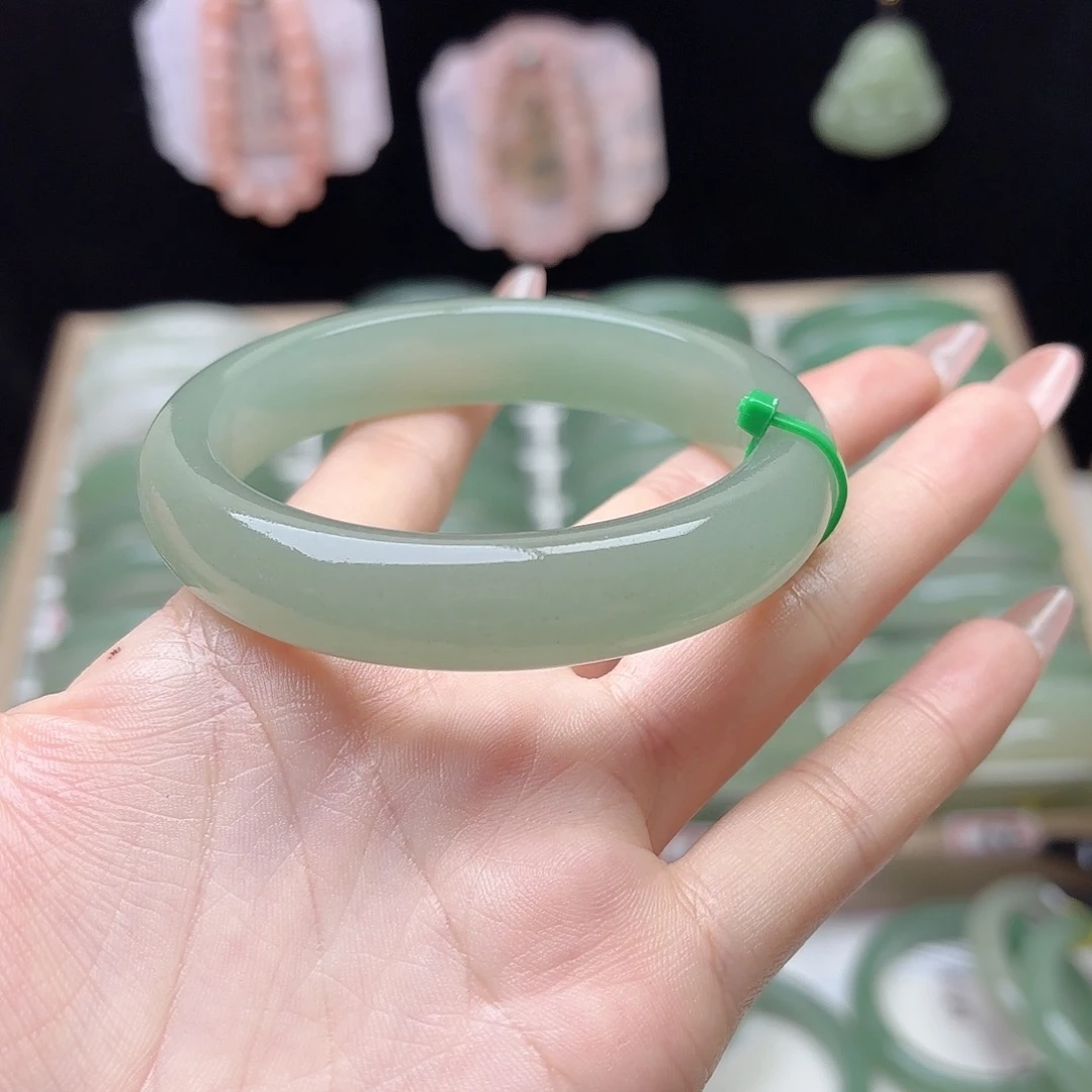 石英质玉未镶嵌手镯60