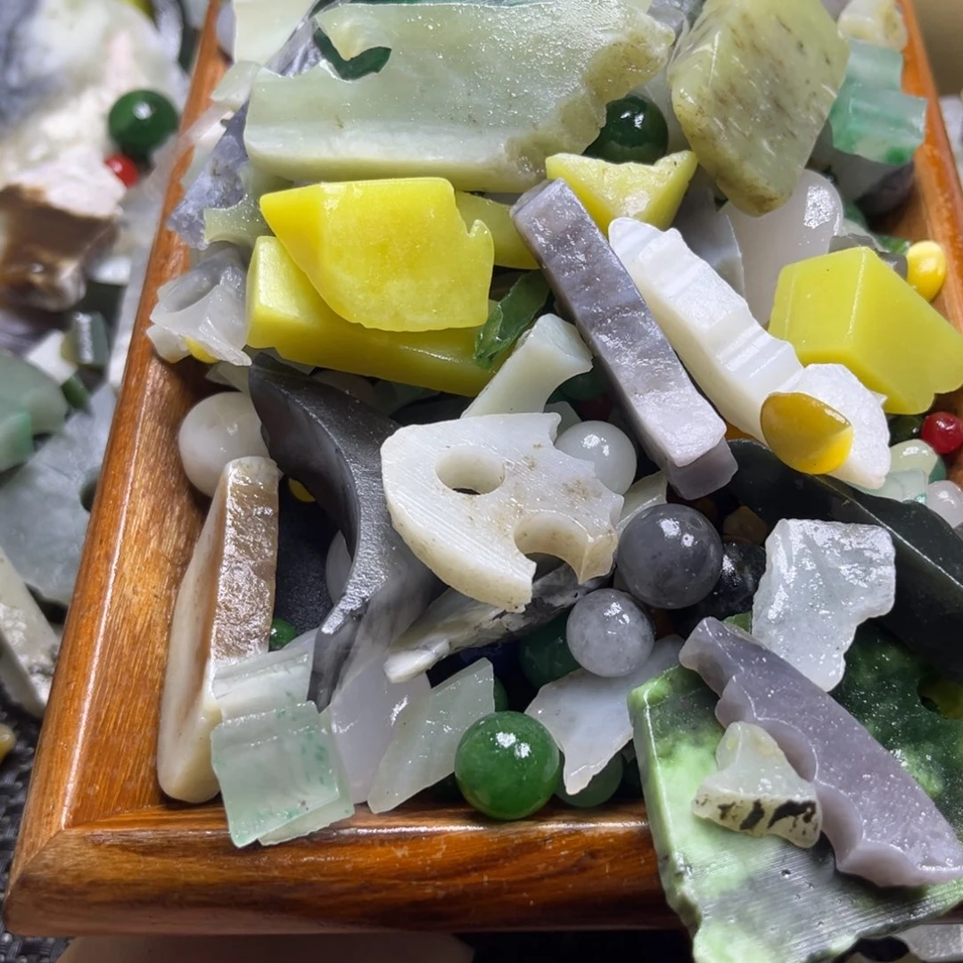 和田玉未镶嵌颈饰利**玩