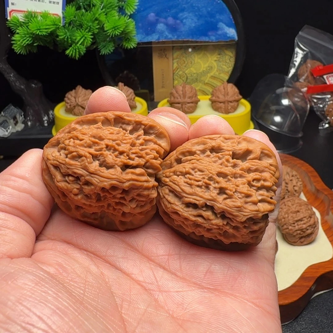 C***r文玩核桃把件全品南疆石41三角