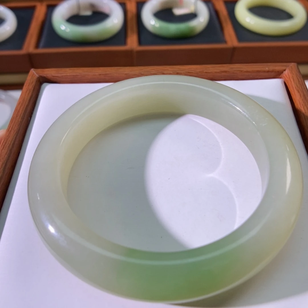 【闪购商品】未镶嵌手镯和田玉（翠青玉）