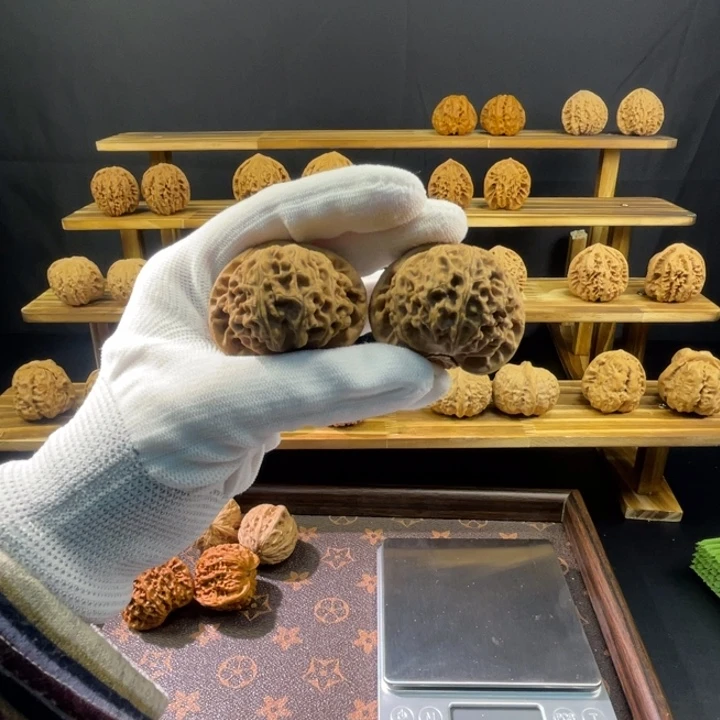 核桃宫灯42.45，37。47g