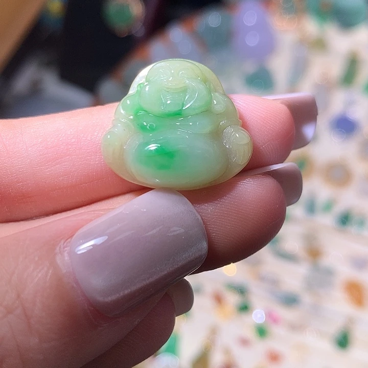 颈饰未镶嵌翡翠带阳绿色小佛