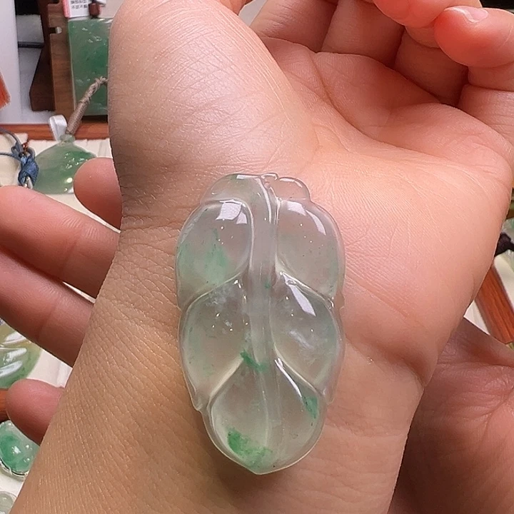 随****石英质玉未镶嵌颈饰
