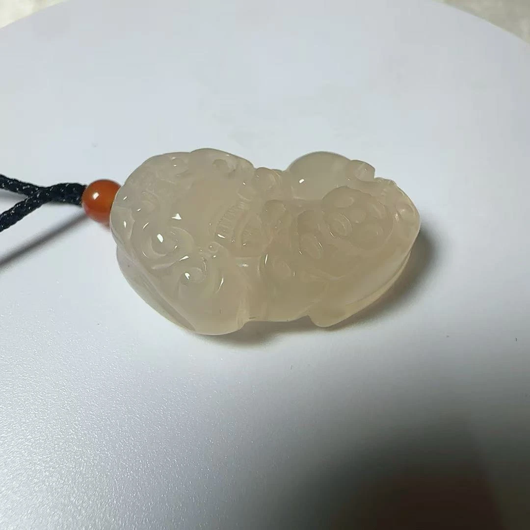 205-白月光玛瑙貔貅吊坠（多样性发货发一条）