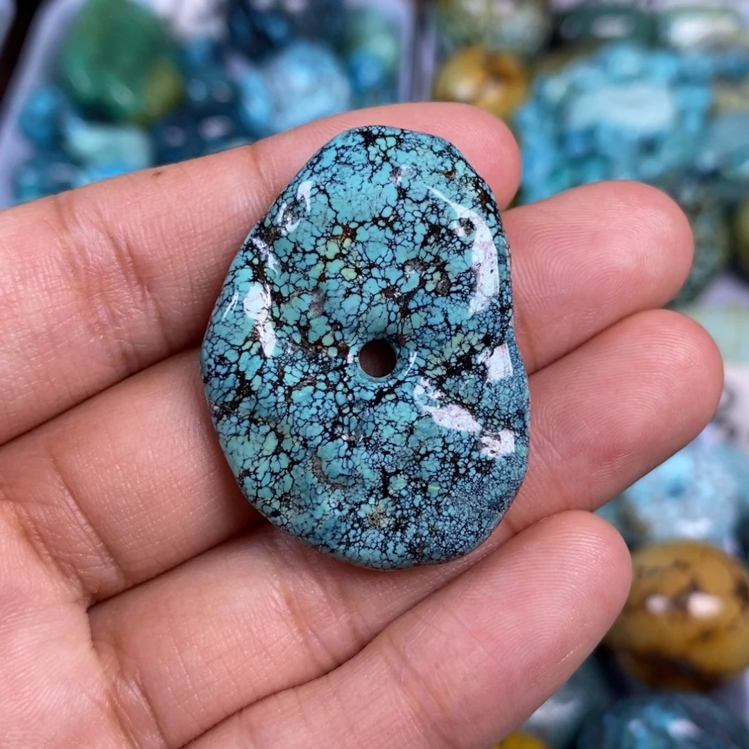 绿松石未镶嵌颈饰