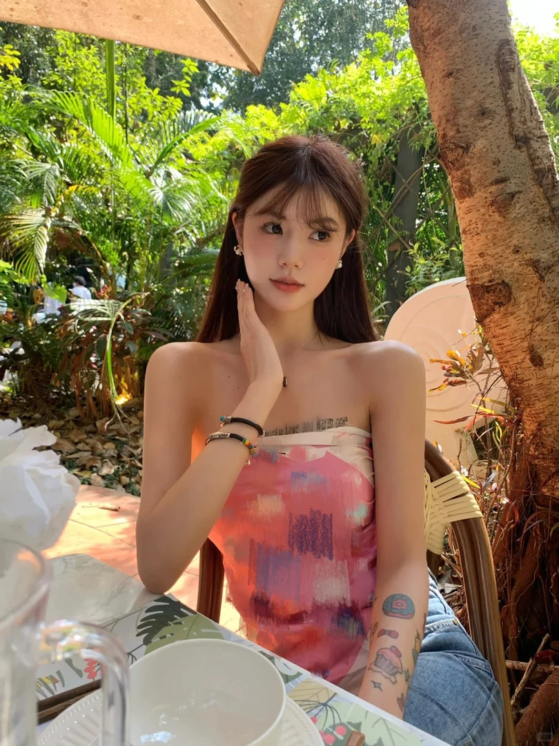 财阀千金感！夏季新款高级感小香风抹胸丝巾配设计感牛仔裤两件套