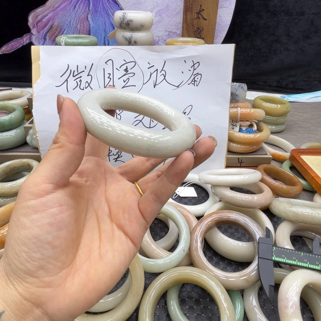 W***️石英质玉未镶嵌手镯