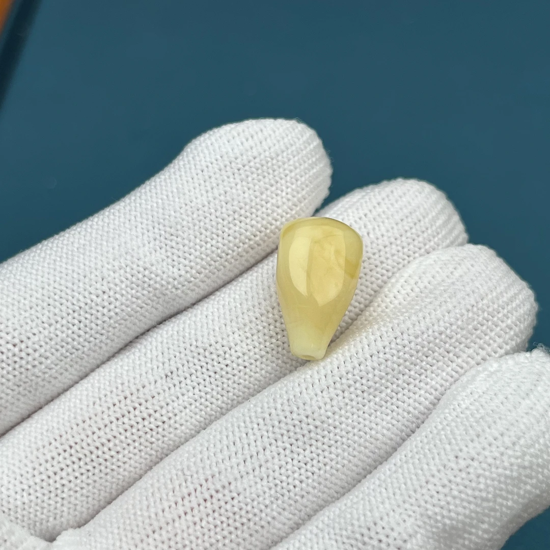 Y1135天然原矿蜜蜡三通10.2x17.7mm 0.9克 支持复检假一罚四