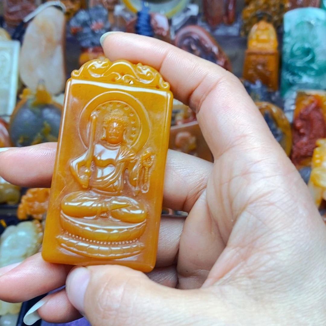 石英质玉（黄龙玉）未镶嵌颈饰