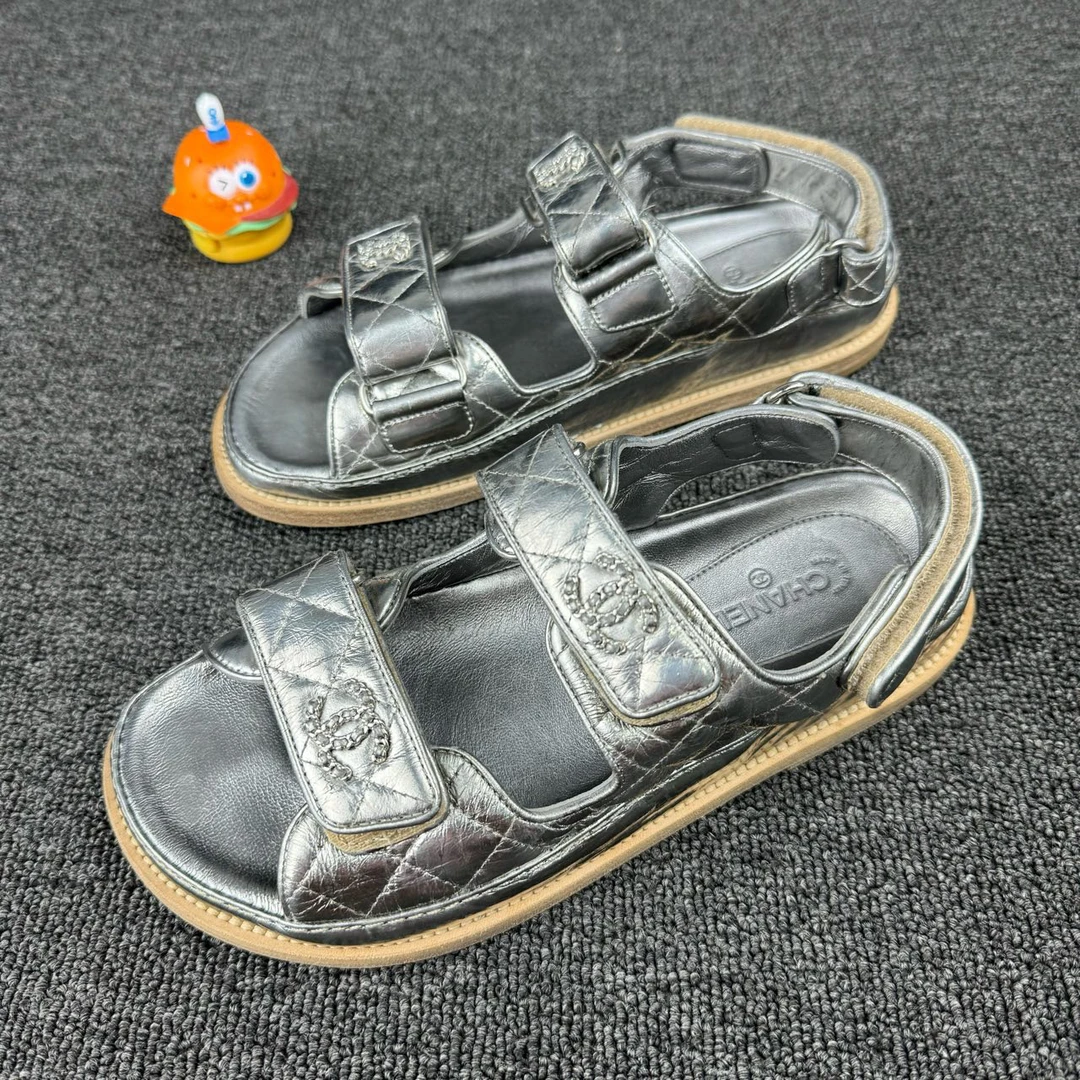 95新 Chanel/香奈儿 38码鞋整体成色不错 下地次数不多HB1375