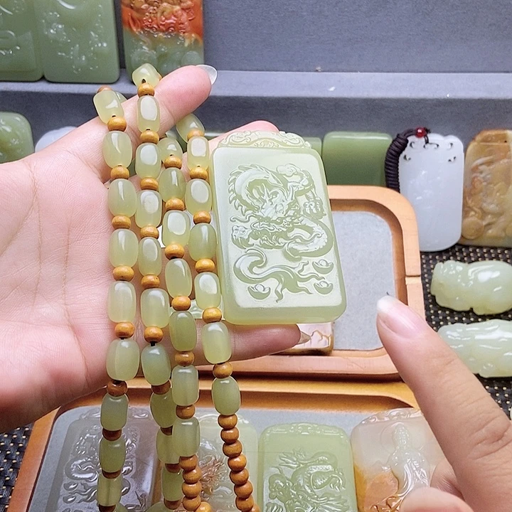 天然玉石，龙牌，一物一拍
