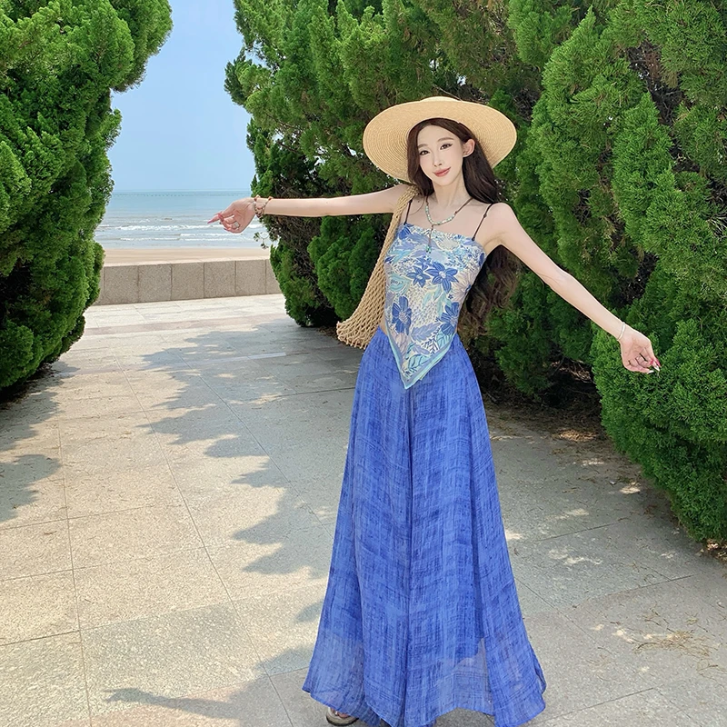 巨好看的度假风套装女夏季蓝色印花露背吊带上衣休闲阔腿裤两件套