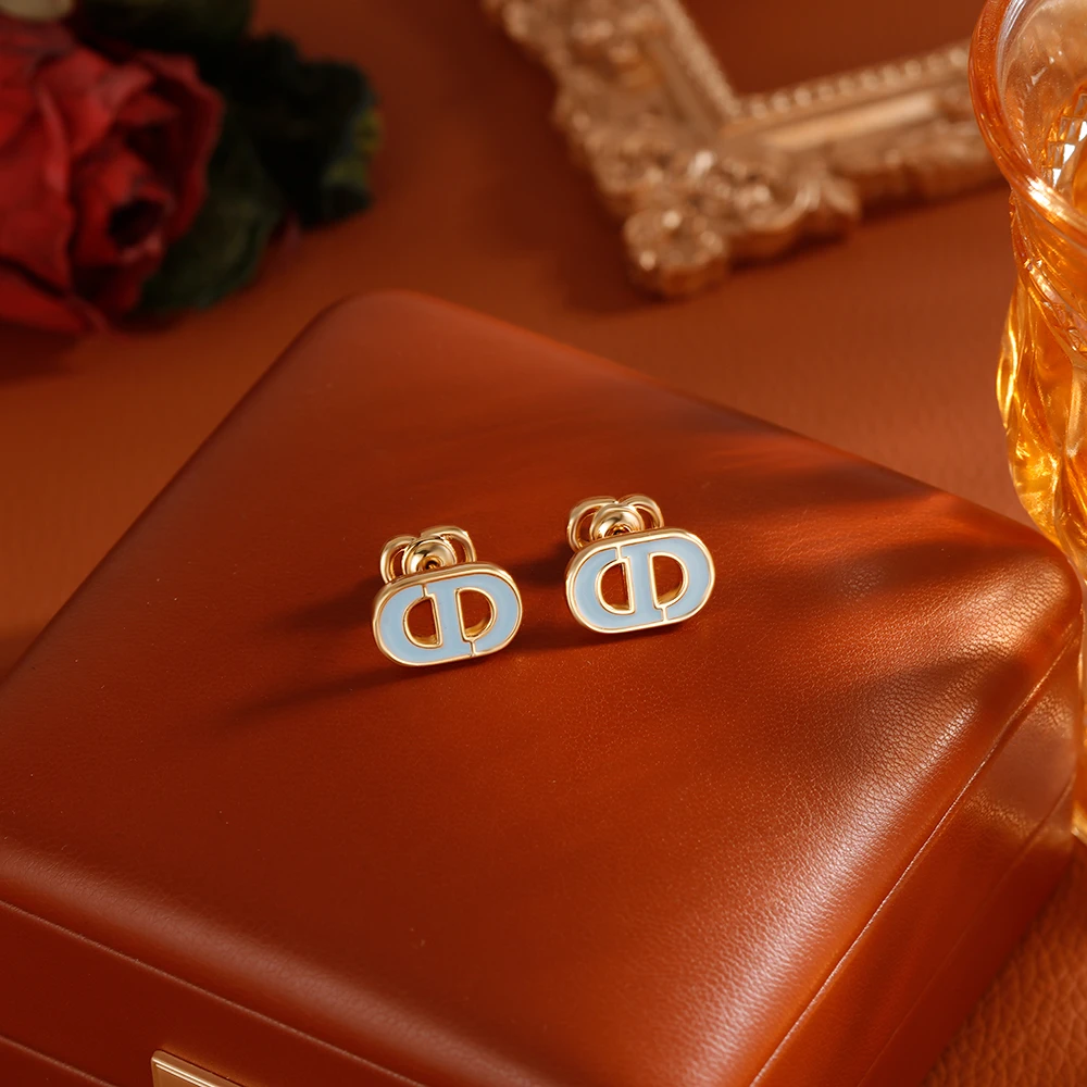 合金耳饰 【5287】轻奢CD经典猪鼻子耳钉带标字母耳钉女百搭耳环女