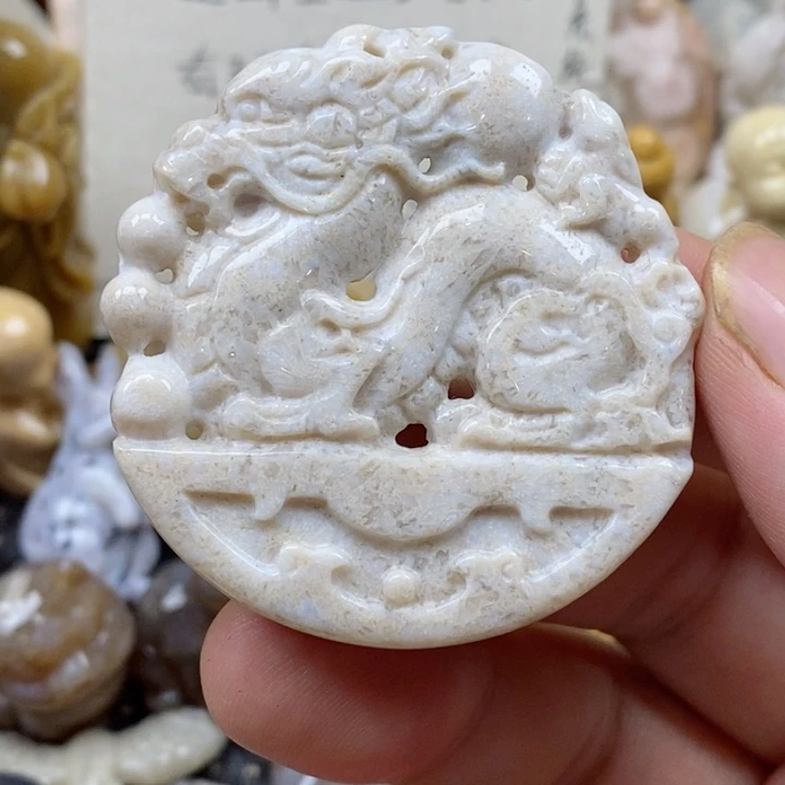 颈饰未镶嵌硅化珊瑚（珊瑚玉）