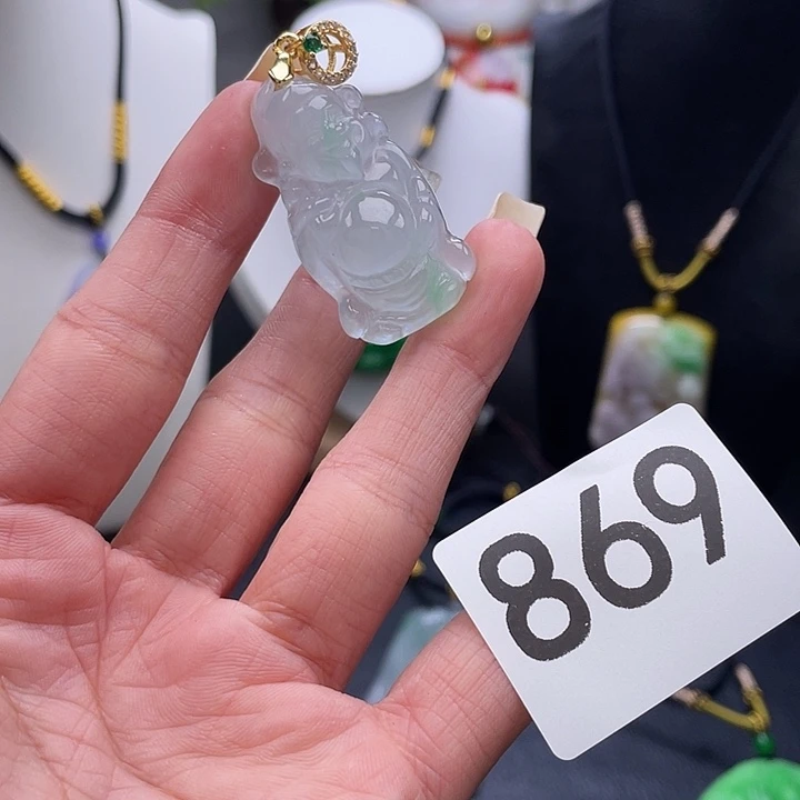 翡翠未镶嵌吊坠(赠链)
