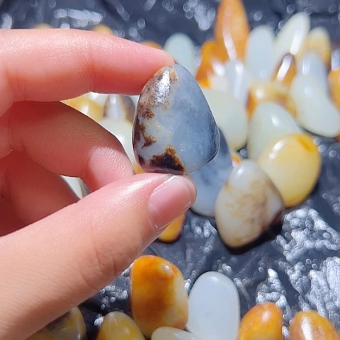 和田玉（糖玉）未镶嵌颈饰12.6克