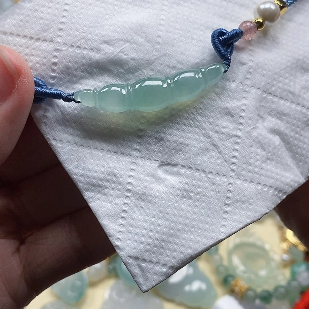 翡翠颈饰未镶嵌闪