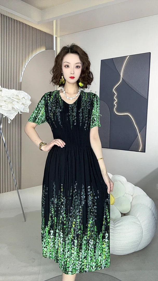 365号高端褶皱弹力条纹连衣裙新款妈妈显瘦夏季遮臀中长款裙