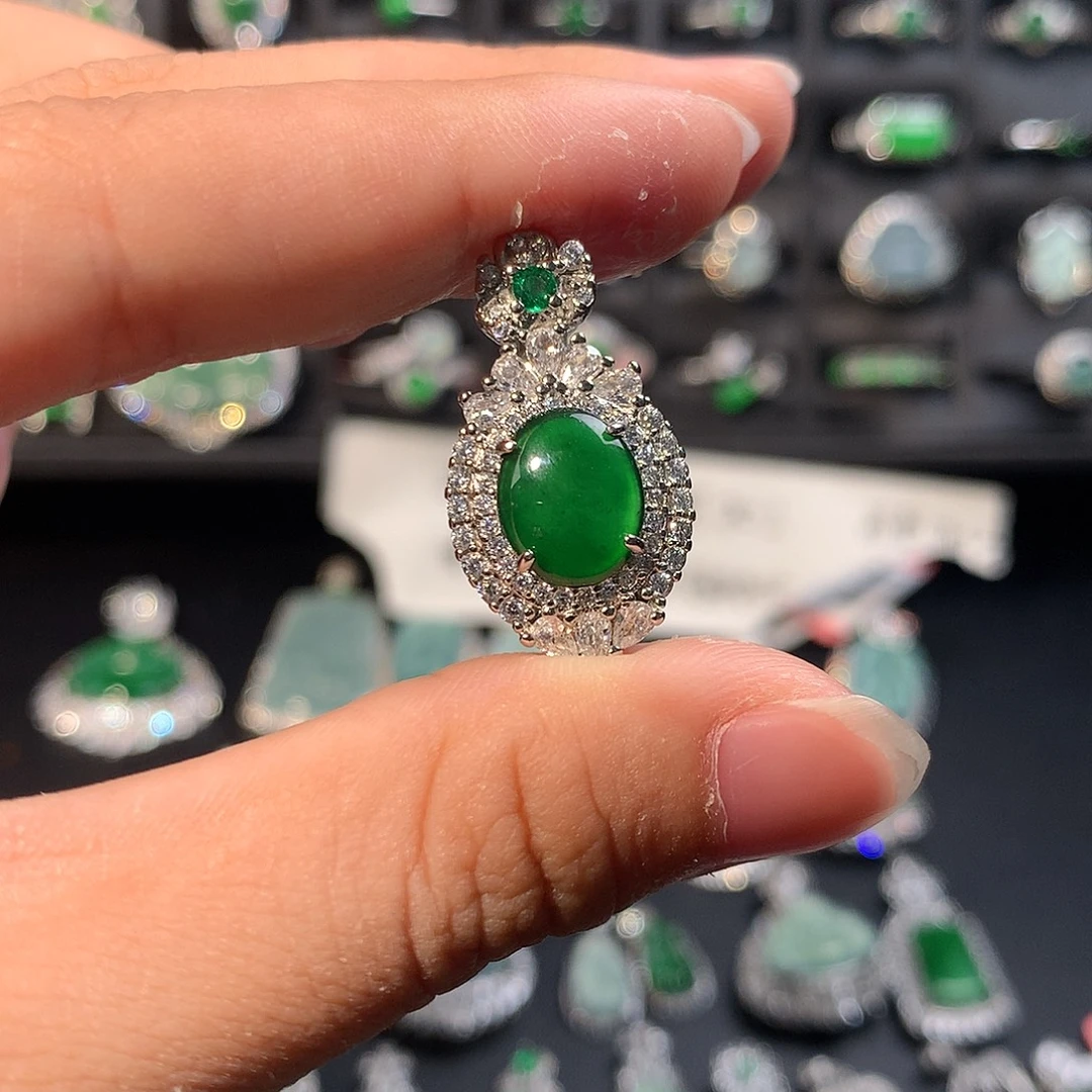 翡翠未镶嵌颈饰吊坠