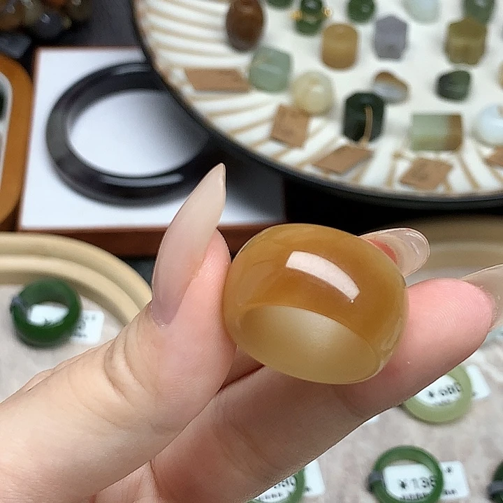 和田玉（糖玉）戒指未镶嵌奶糖渐变金糖