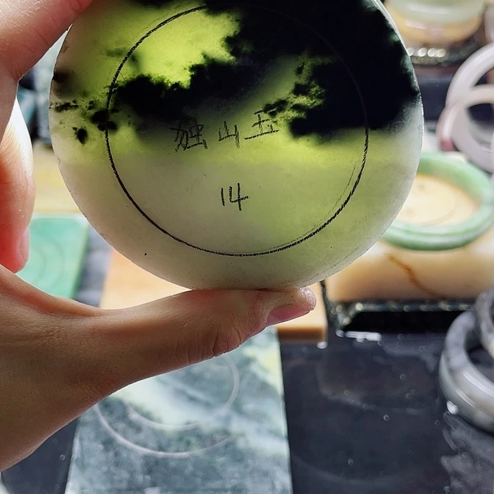 石英质玉未镶嵌手镯定制