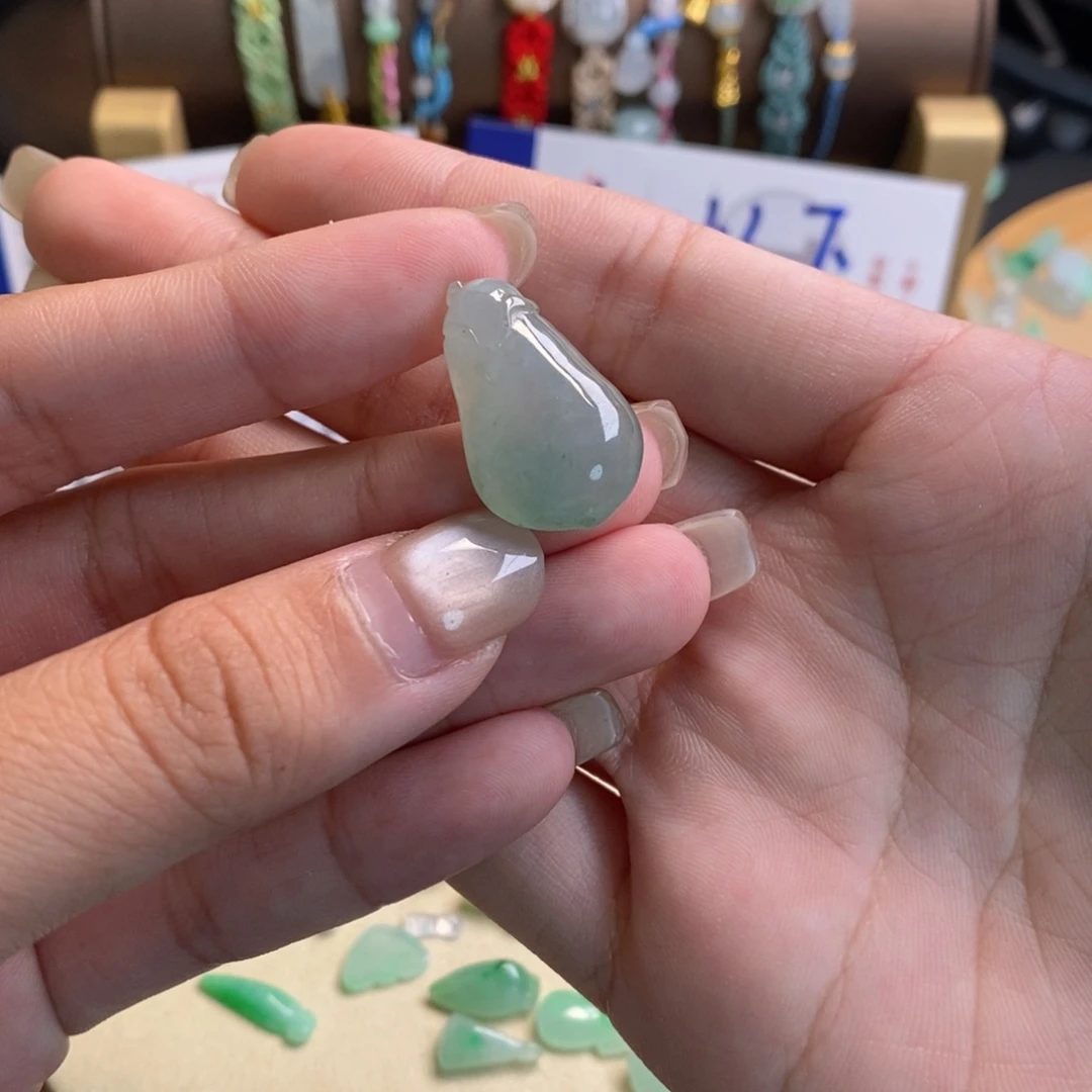 ****特翡翠未镶嵌颈饰17872