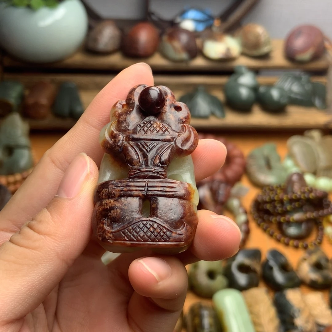 未镶嵌岫岩河磨玉（透闪石质玉）挂件文*