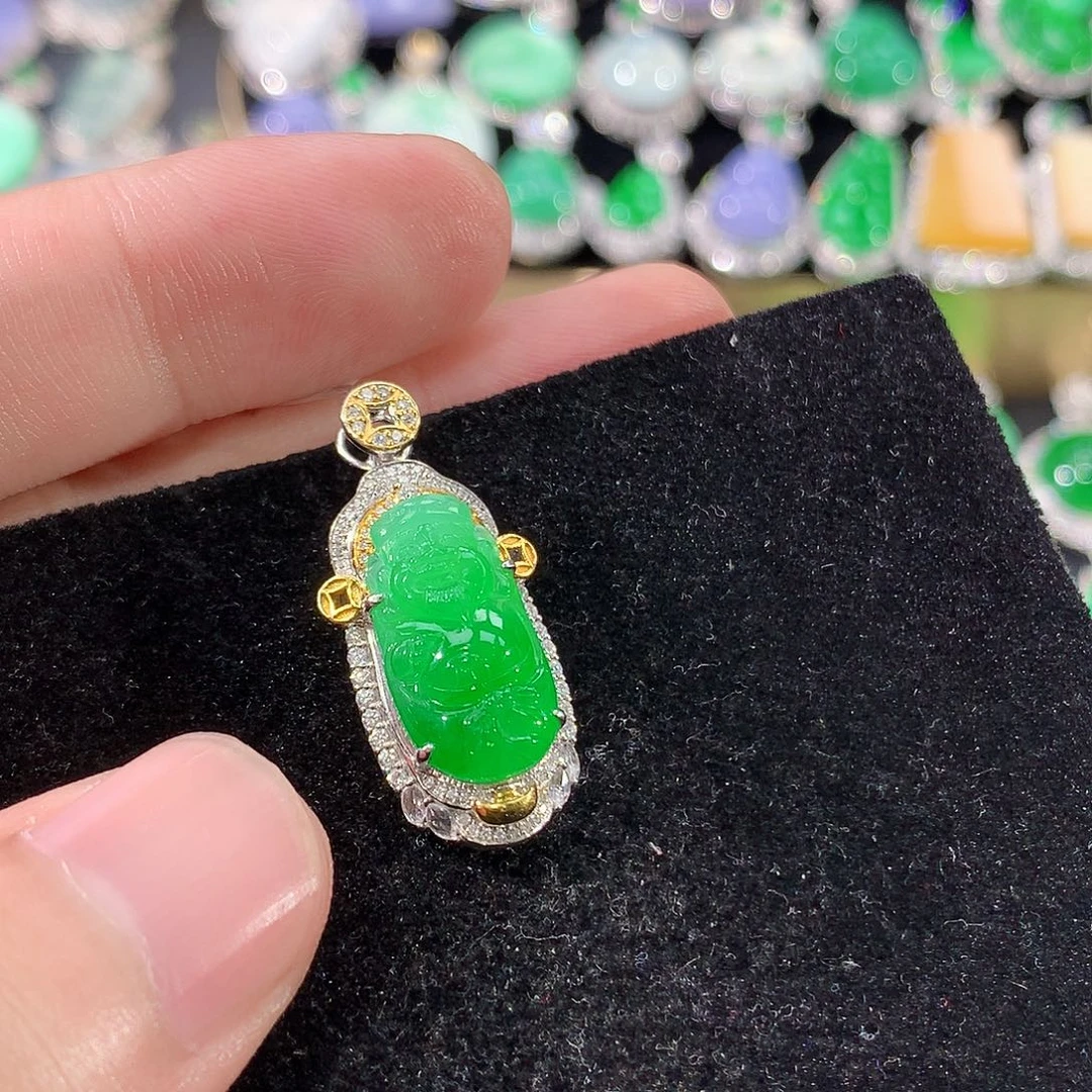 翡翠18K金镶嵌颈饰