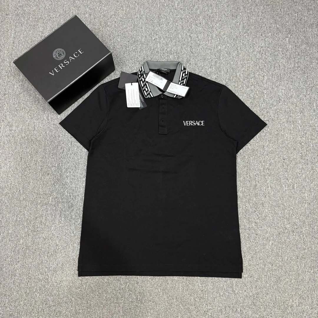 未使用 VERSACE/范思哲 13813259 新款黑色刺绣领口回纹短袖 L码