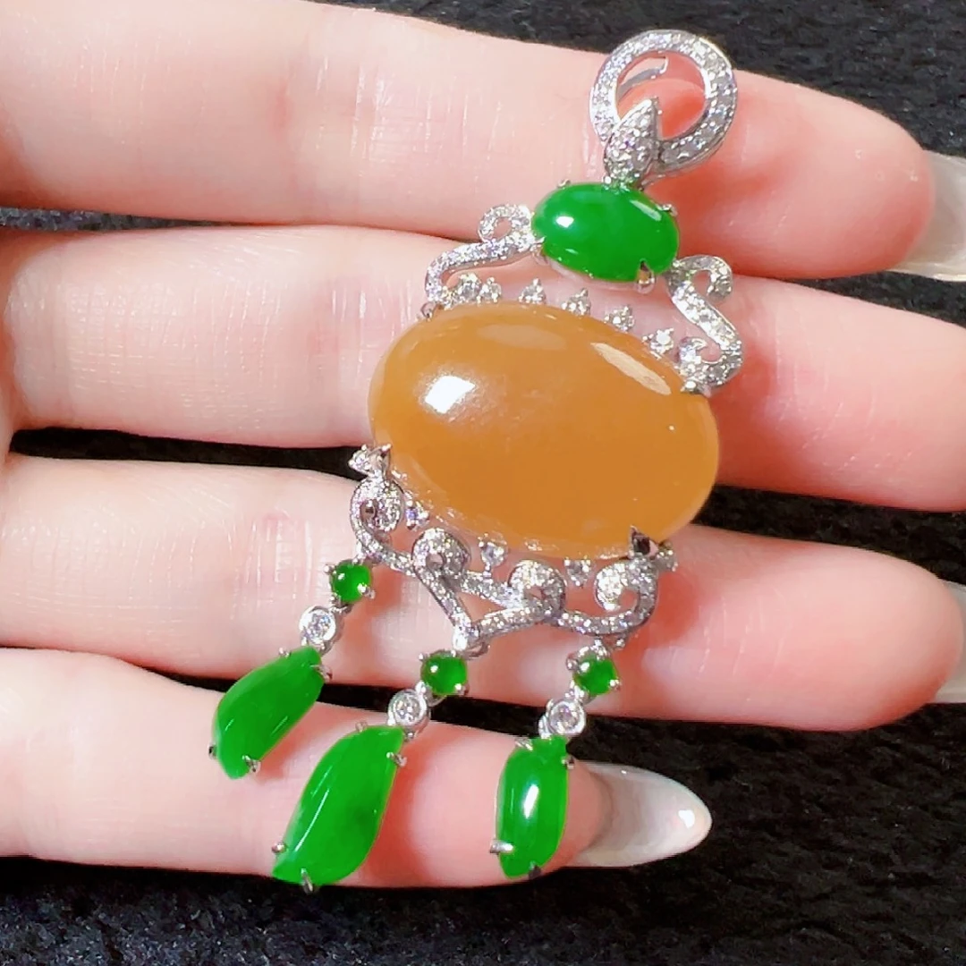 翡翠18K金镶嵌颈饰签收后24小时鉴赏期，过时不退