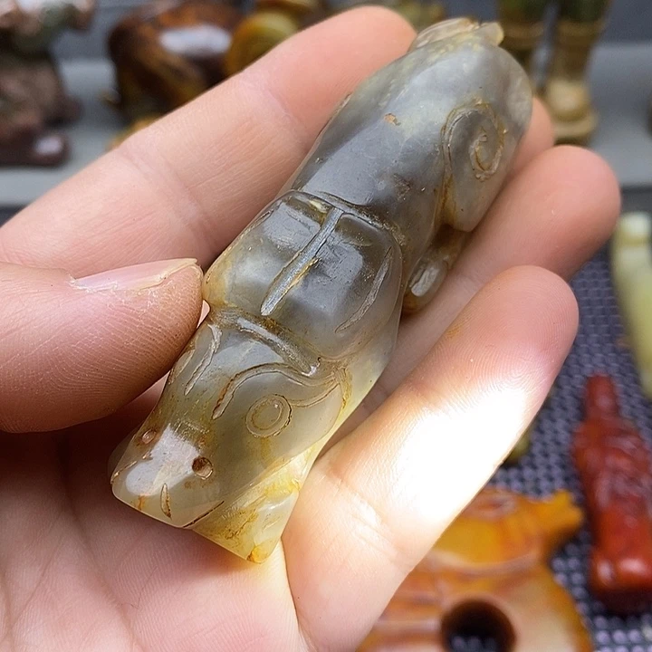 未镶嵌蛇纹石玉颈饰