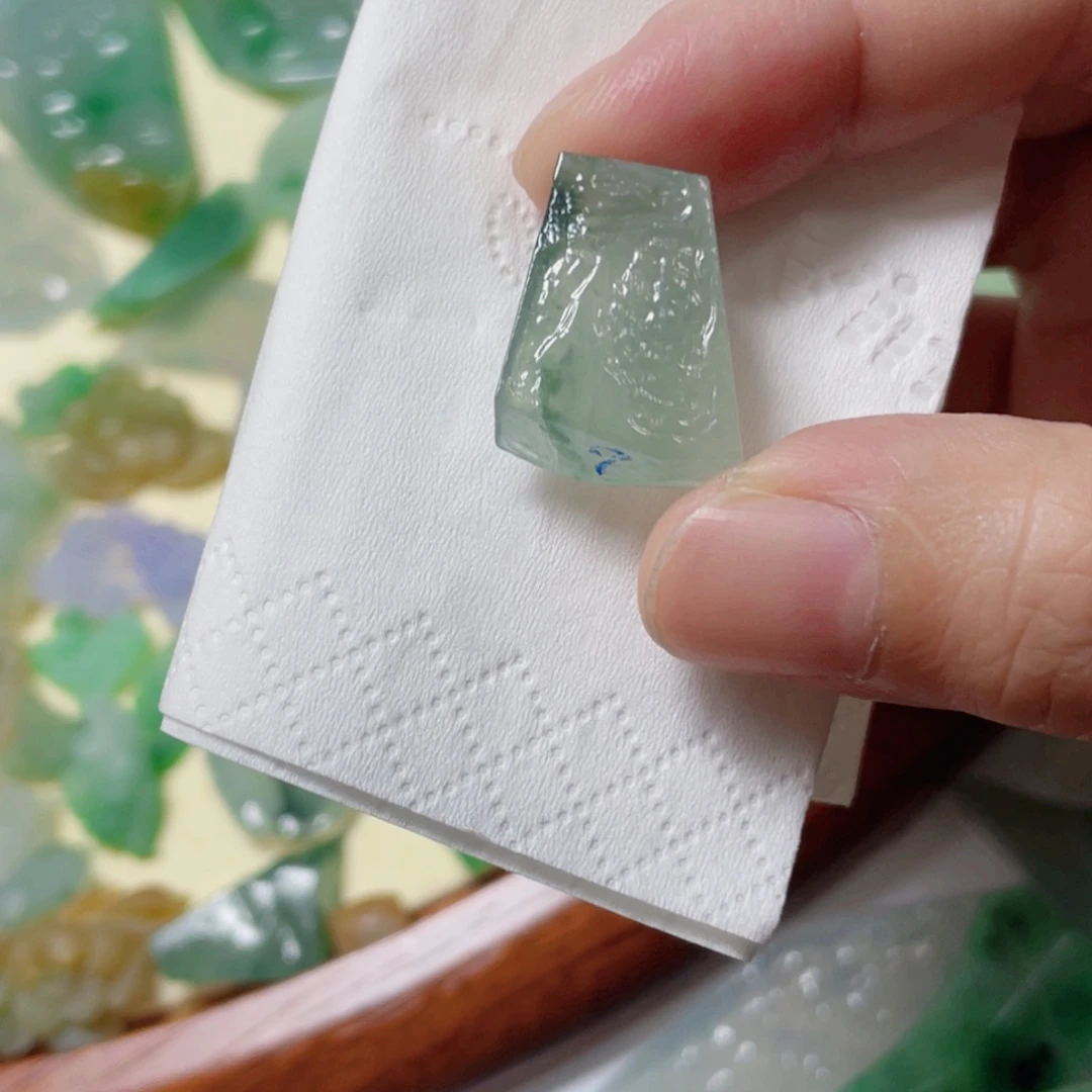 翡翠未镶嵌颈饰随行