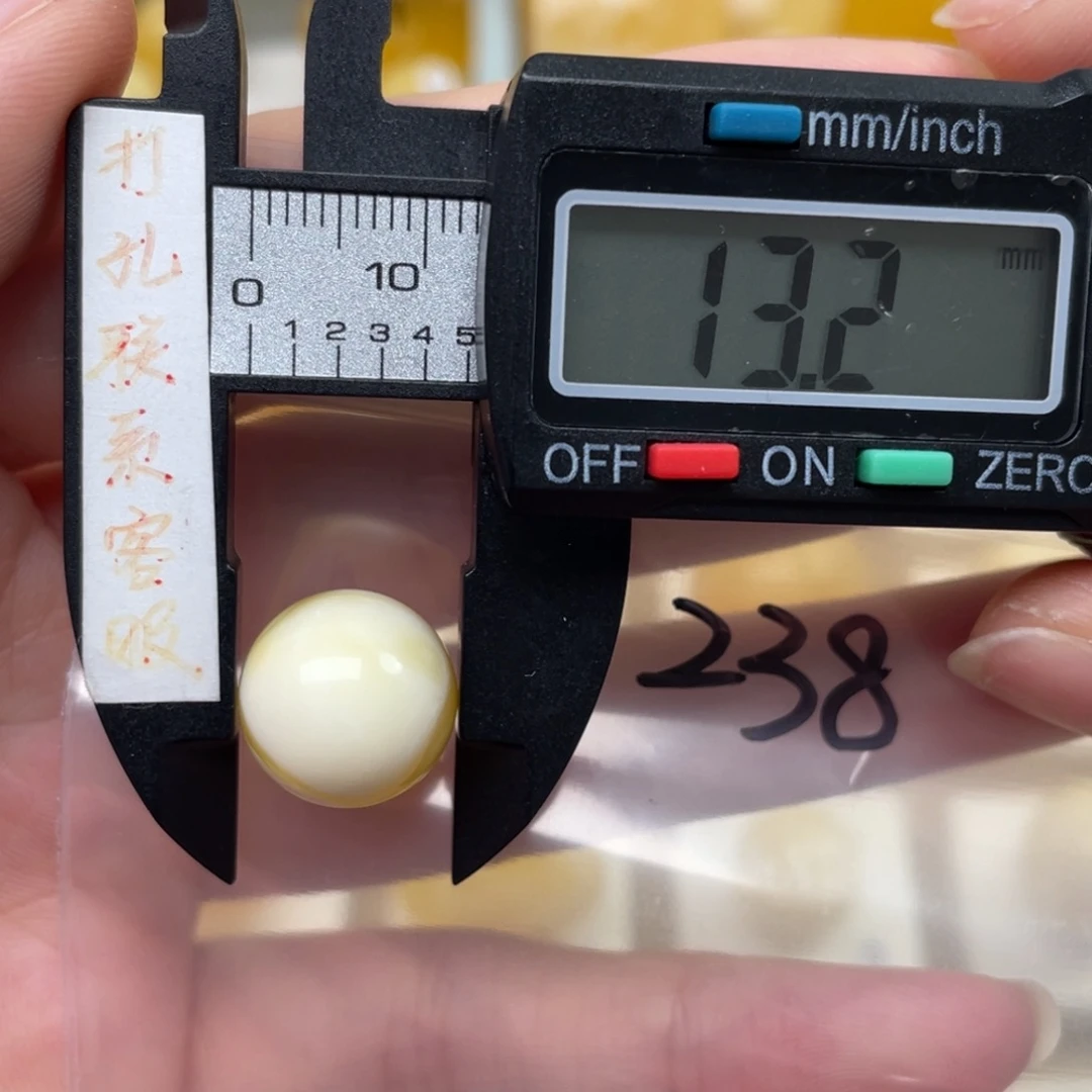 蜜蜡裸石未镶嵌咋*蜜蜡