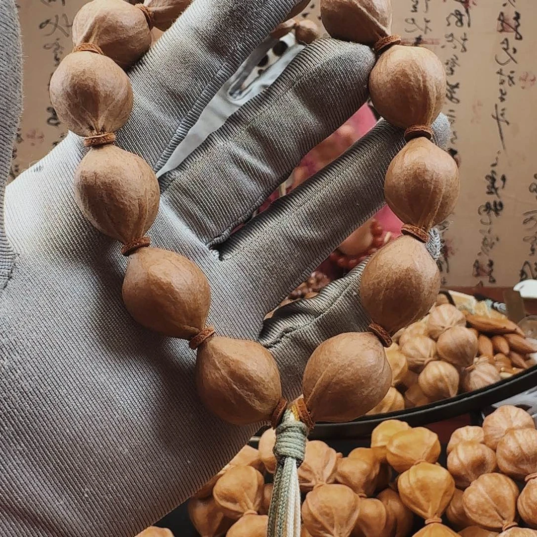 李***陵橄榄核手串德庆王