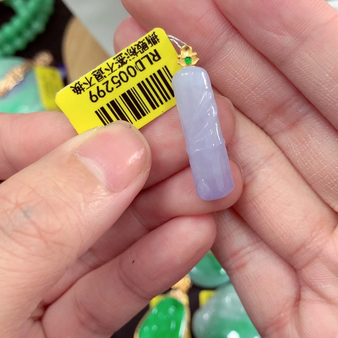 颈饰18K金镶嵌翡翠