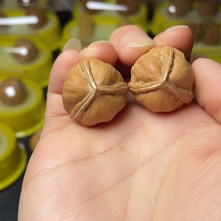 文玩核桃吊坠大枣奔奔