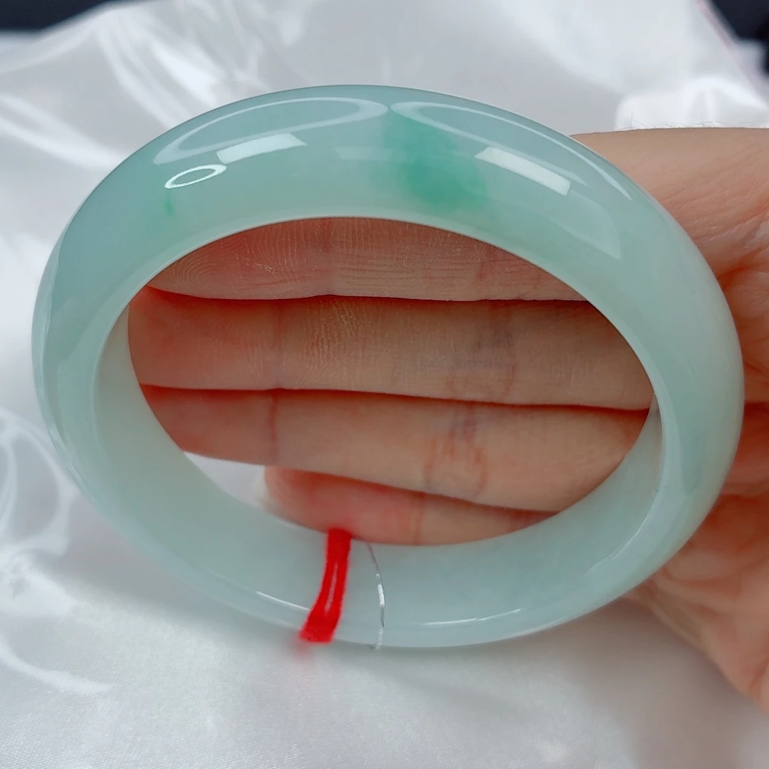 翡翠未镶嵌手镯58.4正圈，清秀淡晴绿，版型好，020