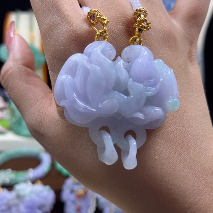 翡翠挂件未镶嵌九尾狐